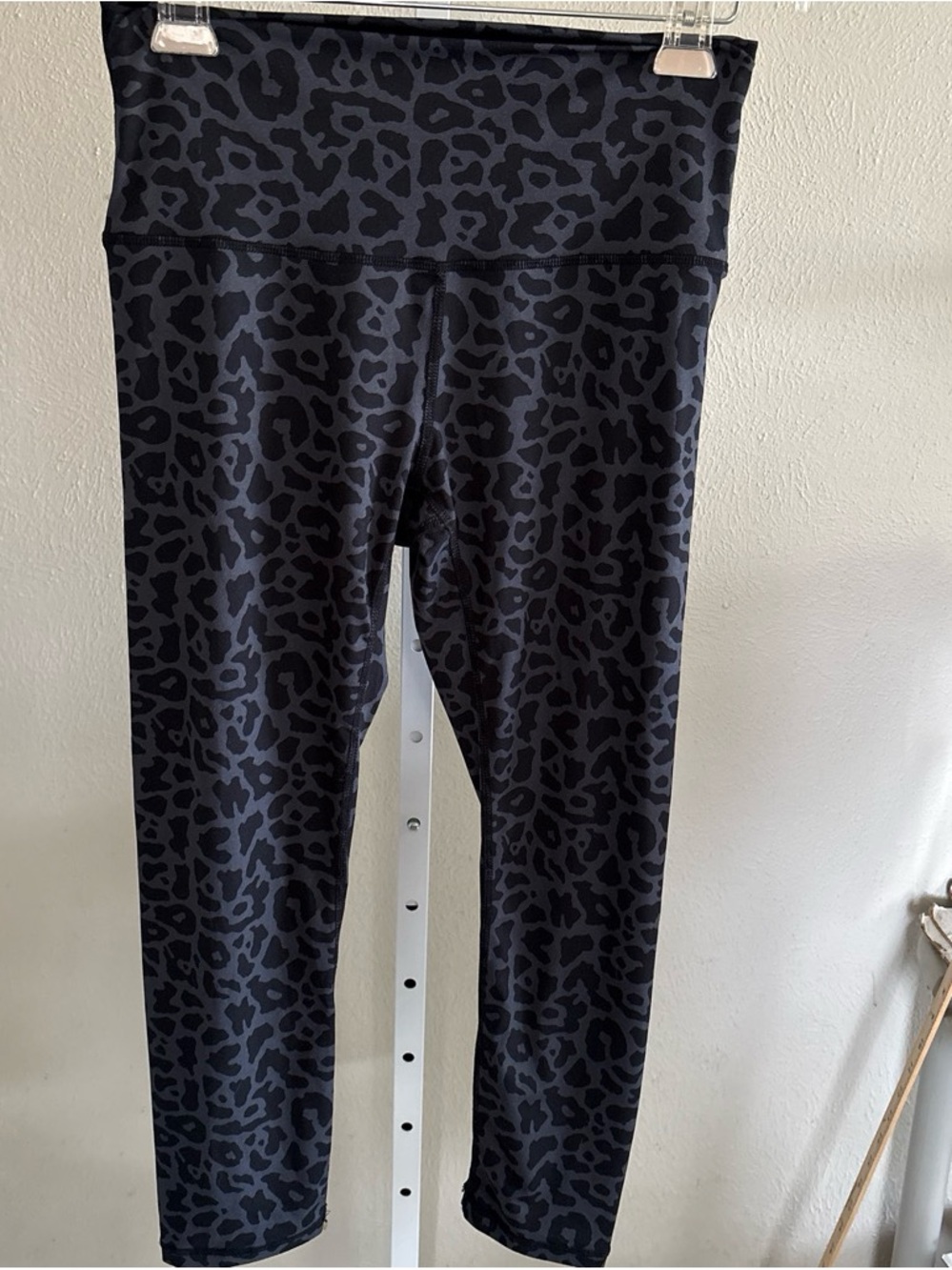 Women’s Black Leopard Print Active Leggings Size Medium